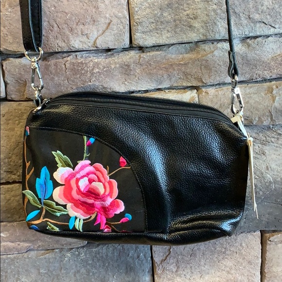 Kong Que Zhi Xiang | Black Floral Embroidered Bag - Picture 7 of 9